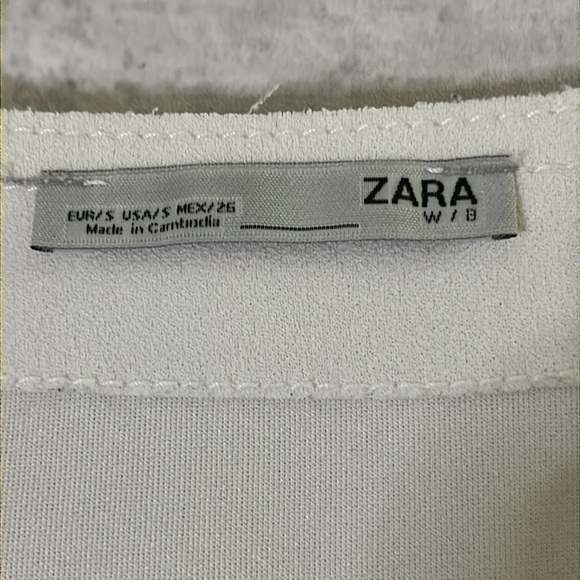 ZARA Women White Short Sleeve Pull Over Top small Silver Button Shoulder Detail - Picture 3 of 6